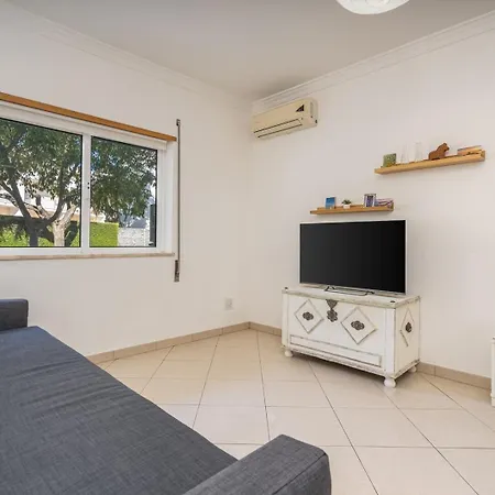 Apartment Hostwise - Bright & Comfortable Flat